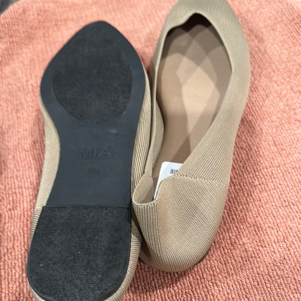 MIA Women's Tan Flats - Picture 4 of 4